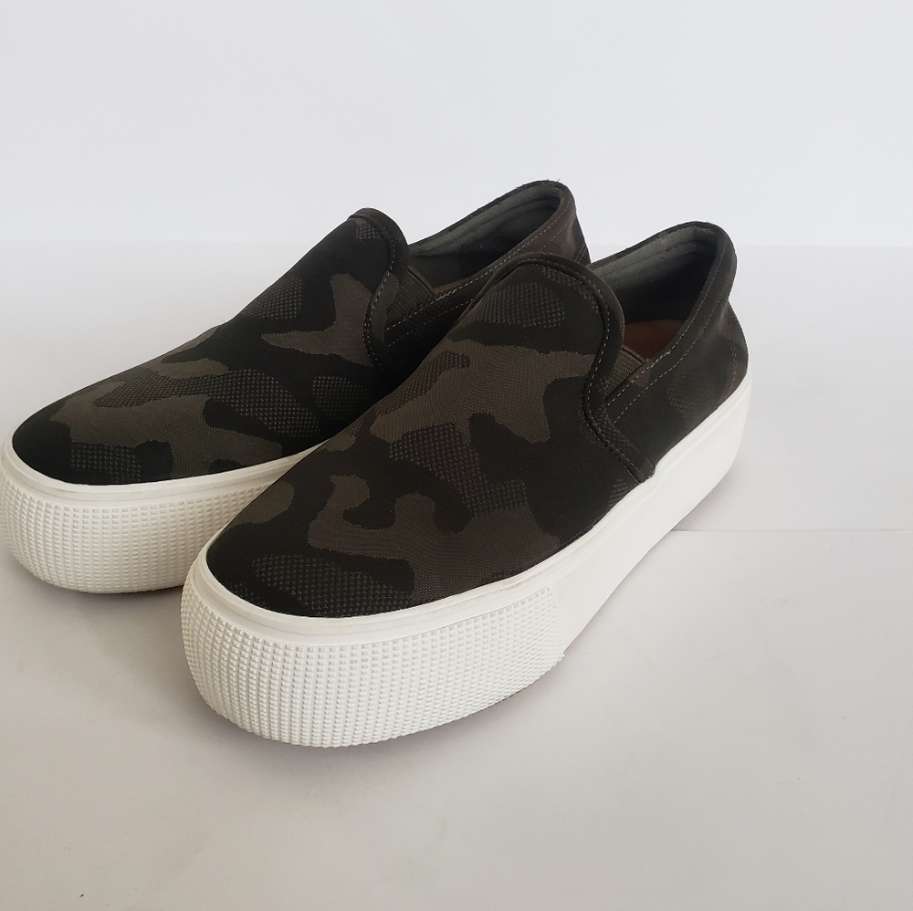 Steve madden Platform camo flats
